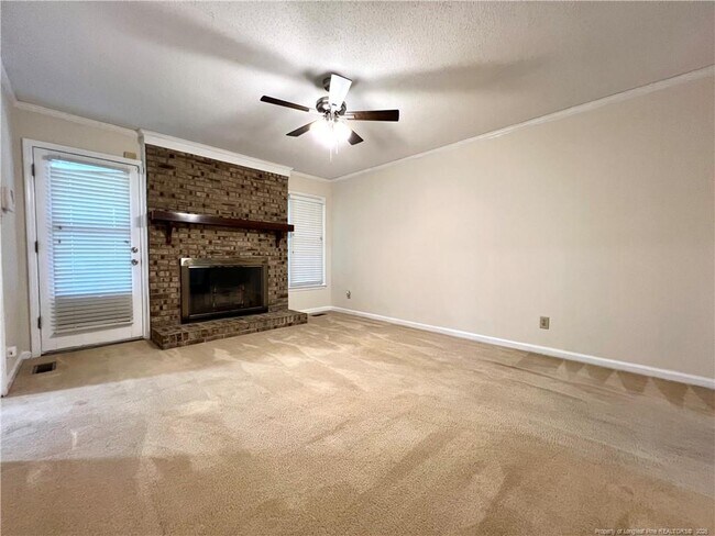 Building Photo - 6017 Lakeway Dr