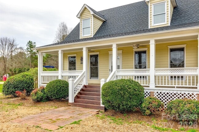 Building Photo - 1739 Old Clay Hill Rd