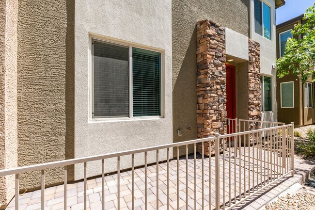 Building Photo - Spacious Townhouse with Loft & Rare 3-Car Garage!
