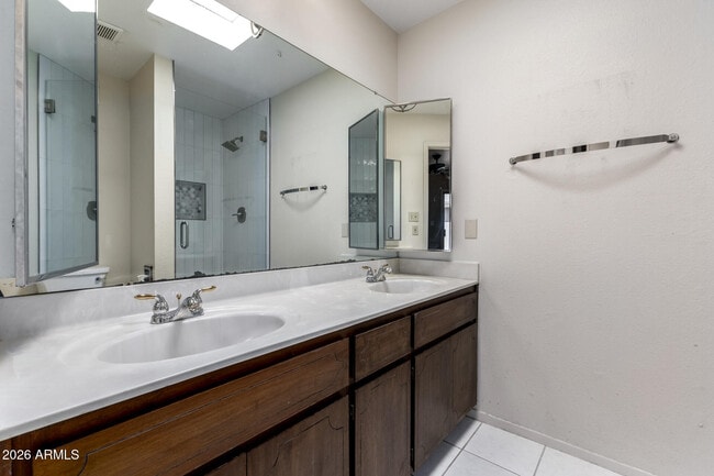 Building Photo - 911 S Hacienda Dr