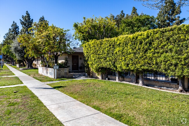Building Photo - Chaumont Villas Apartments