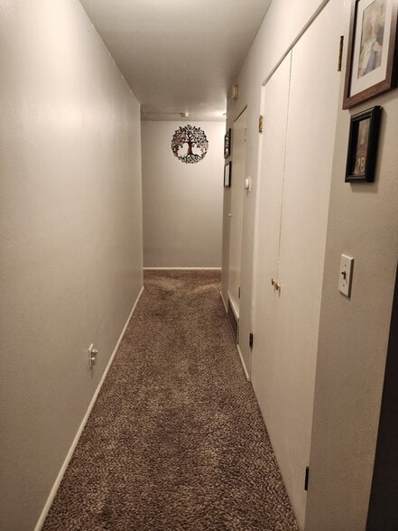 Building Photo - 220 Sherman Dr