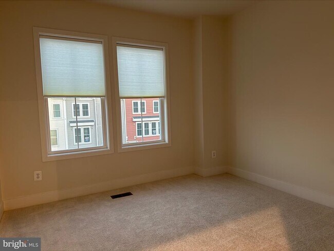 Building Photo - 120 Galaxy Pl