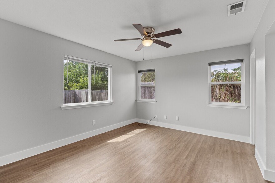 Primary bedroom. - 602 Peterson St