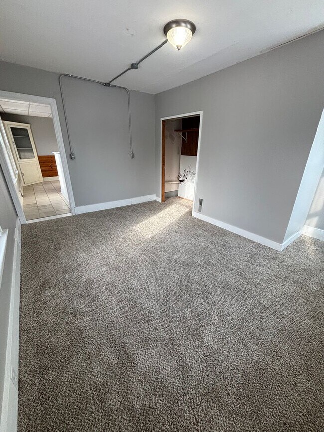 Building Photo - 814 16th St S