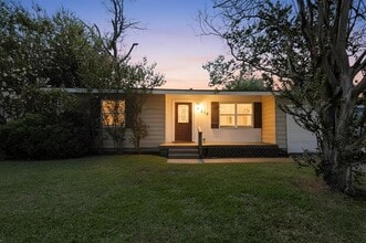 Building Photo - 317 W Pecan St