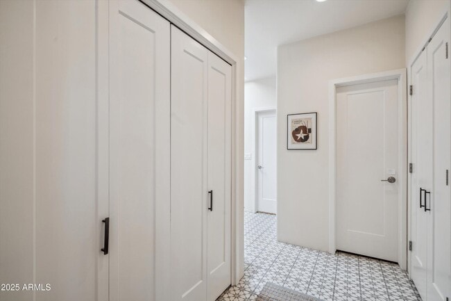 Building Photo - 7466 E High Point Dr