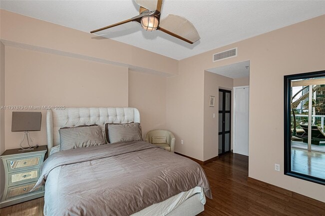 Building Photo - 6515 Collins Ave