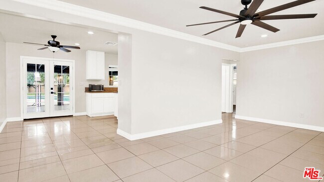 Building Photo - 428 S Meridian Ave