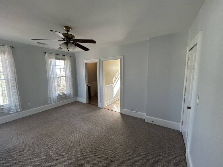 Building Photo - 308 Locust St