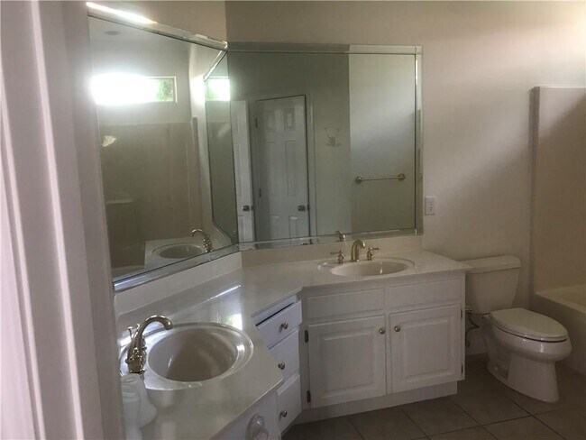 Building Photo - 2324 Abbington Dr