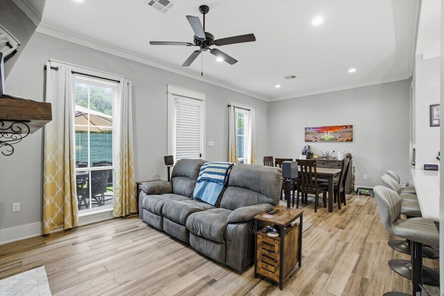 Building Photo - 421 St Thomas Ln