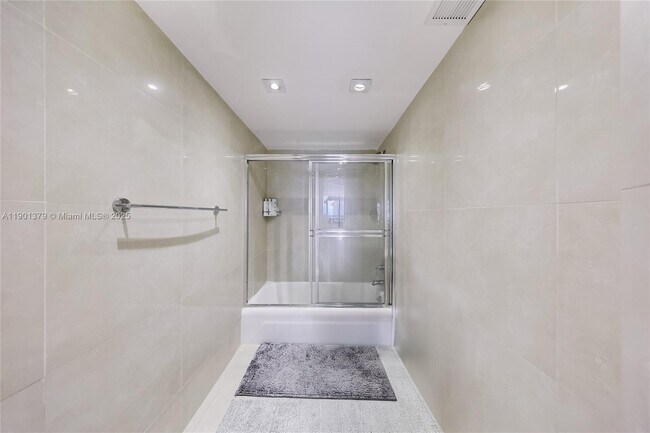 Building Photo - 2333 Brickell Ave