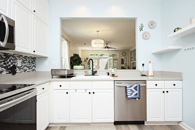 Building Photo - $500 Off 1st Month's Rent! Pet-Friendly End-Unit with Walkable Forest Lakes Lifestyle