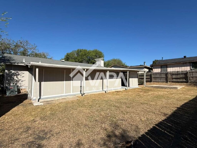 Building Photo - 1074 Honey Tree St