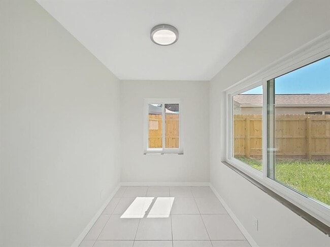 Building Photo - 4610 W Bay Villa Ave