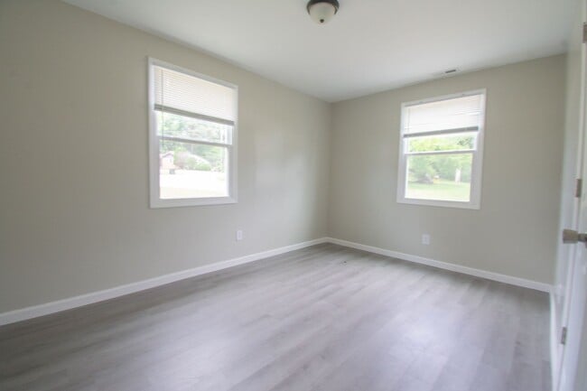 Building Photo - 1401 Thelbert Dr
