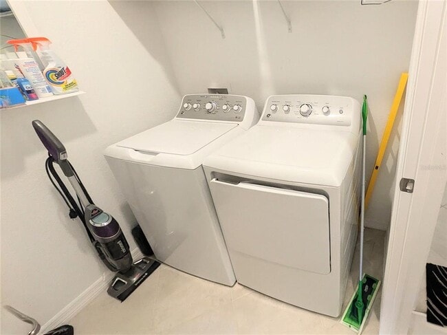 Building Photo - 5639 N Honore Ave