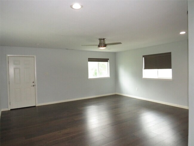 Building Photo - 1026 Thomas St