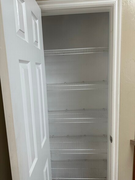 Building Photo - 809 Beechwood Way