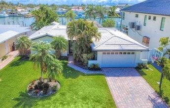 Building Photo - Treasure Island Three Bedroom, Two Bath Furnished Single Family Home on the water.