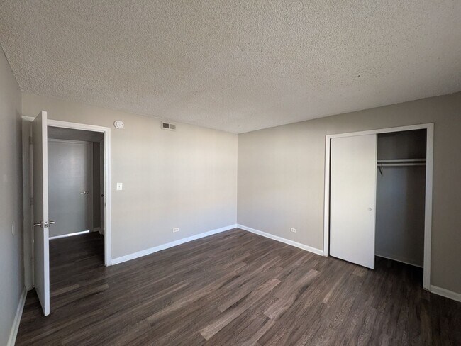 Building Photo - 3 Bedroom 1.5 Bathroom Hampden Neighborhood Townhome