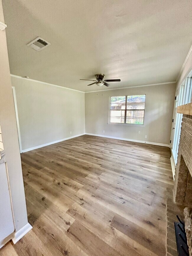 Building Photo - 202 Carter Dr