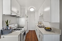 Building Photo - Magnolia Apartments - Your Sherman Oaks Retreat!