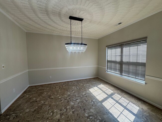 Building Photo - Beautifully Spacious Chesapeake Home