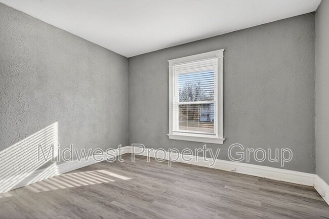 Building Photo - 6619 Etzel Ave