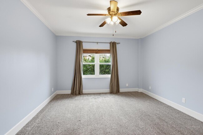 Building Photo - 5400 Park Ave