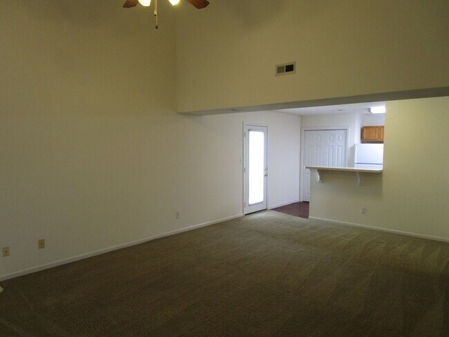 Building Photo - 5004-5006 Betty Jean Way