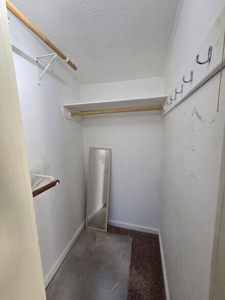 Building Photo - 3008 Oak St