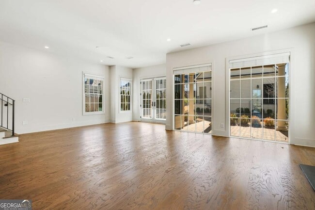 Building Photo - 160 4th St