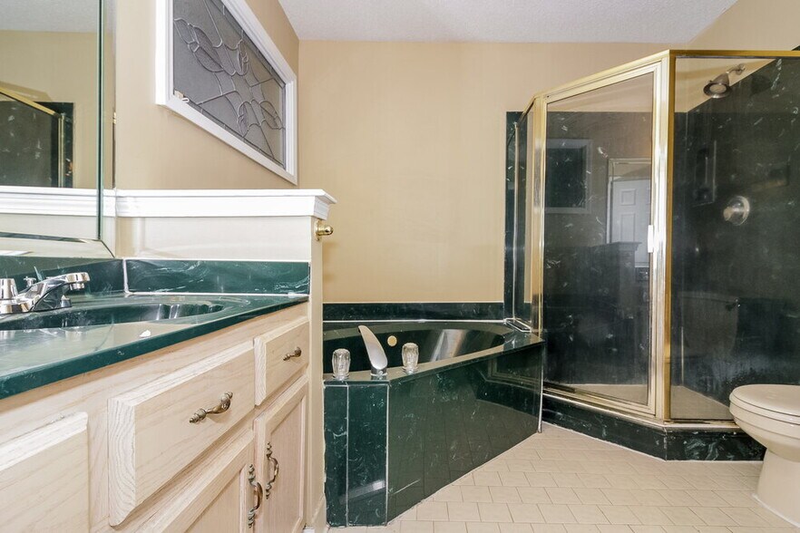 Building Photo - 2184 Stone Stream Dr