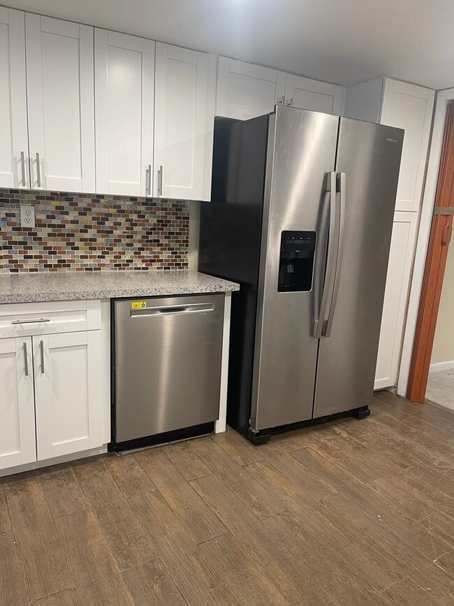 Building Photo - 6521 Racquet Club Dr