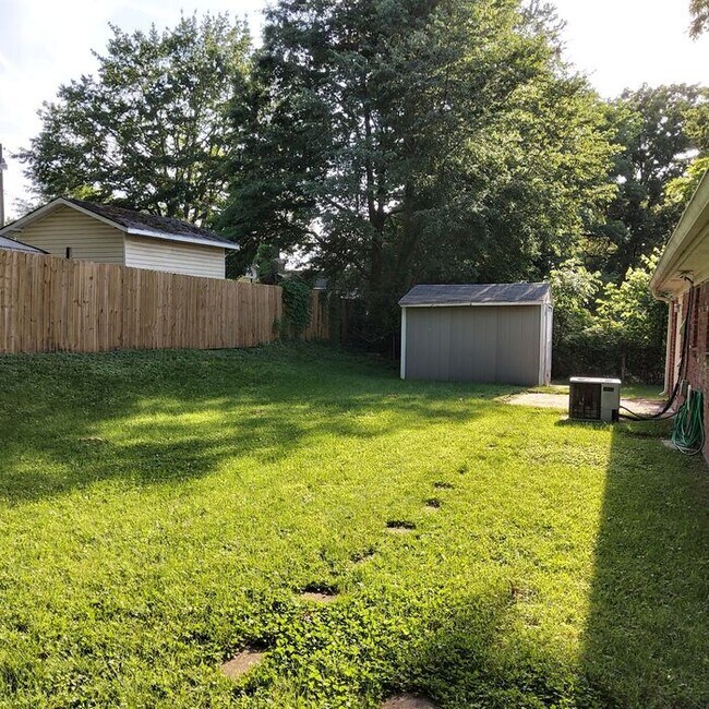 Building Photo - Holiday Gardens Subdivision