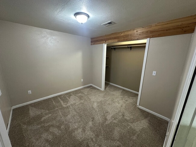 Building Photo - 520 Persons Rd