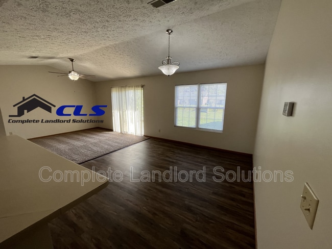 Building Photo - 563 Farrington St