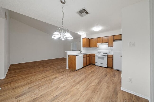 Building Photo - 100 Meteor Dr