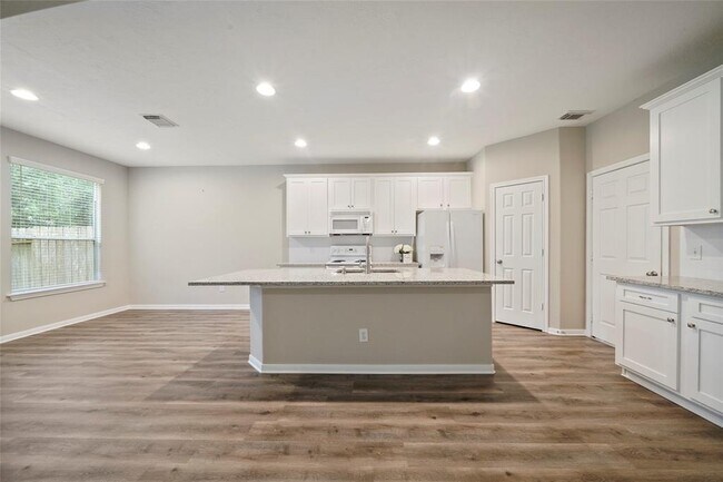 Building Photo - 130 W Burberry Cir