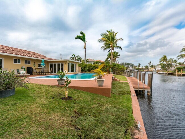 Building Photo - 4930 NE 27th Ave