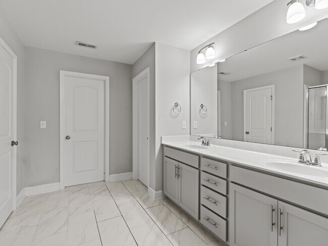 Building Photo - 114 Summer Pointe Ln NW