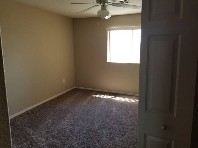 Building Photo - **HCVP CONSIDERED** COZY 2 BED 2 BATH COND...