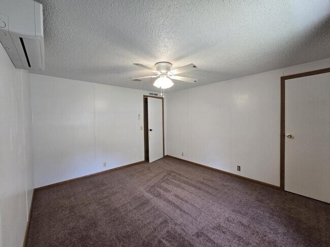 Building Photo - 12454 Cumberland Rd