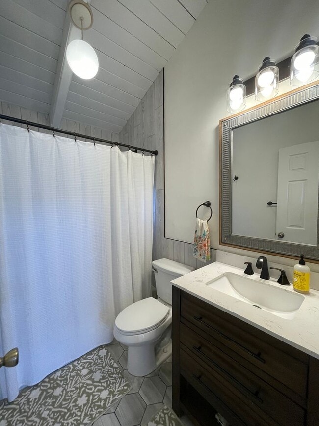 Building Photo - Two Bedroom + Loft/Two Bathroom Napili Tow...