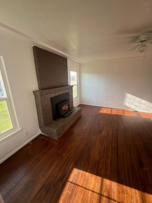 Building Photo - Spacious 2-Bedroom Home with Private Yard,...