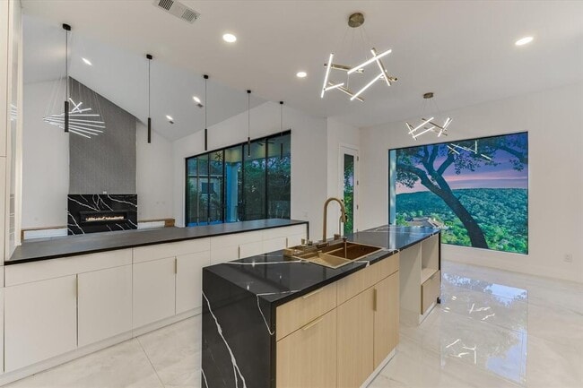 Building Photo - 9409 Bell Mountain Dr