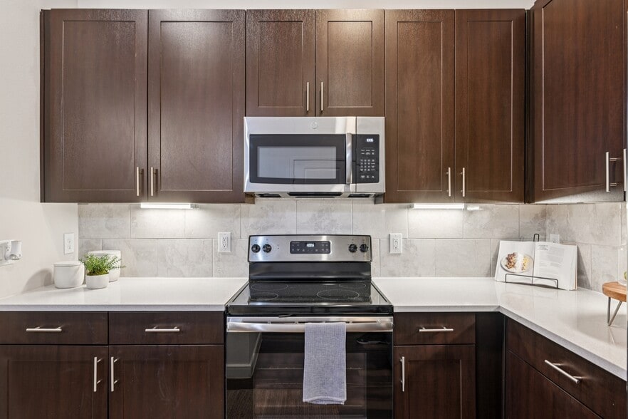 Building Photo - Reserve at Spring Creek