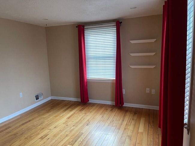 Building Photo - 3-Bedroom House Located in Northeastern School District